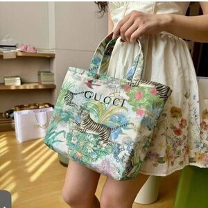 Gucci Floral and Animal Print canvas Tote bag NEW WITH BOX